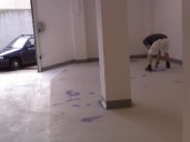 Příprava nátěru podlahy garáže